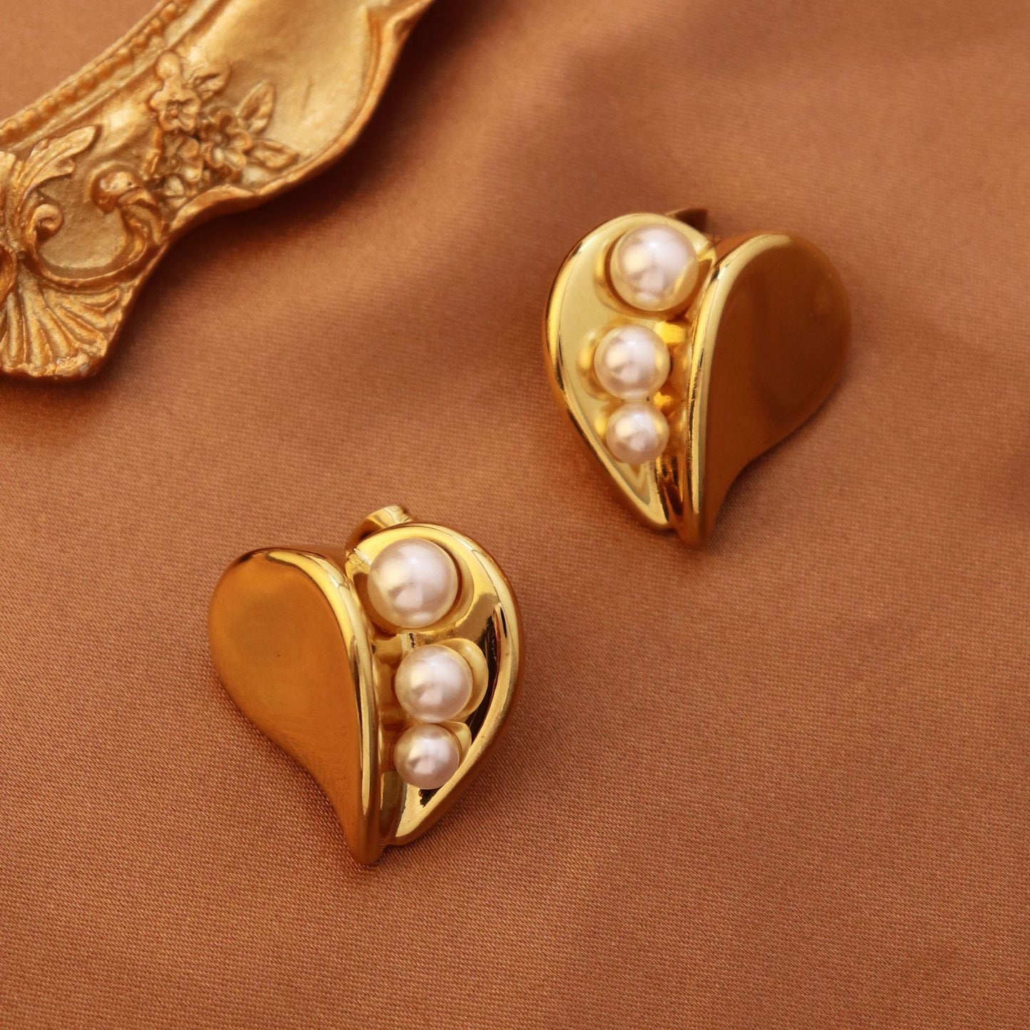 Fashionable Love Pearl Earrings with Titanium Steel Design for Women