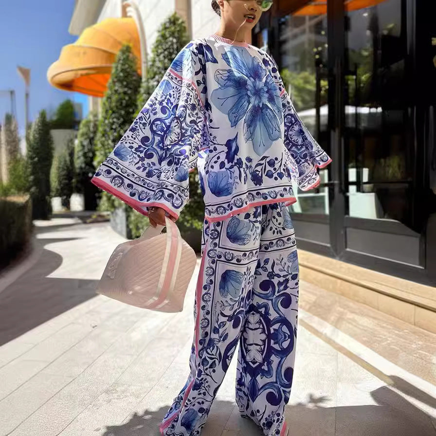Elegant Blue and White Porcelain Printed Top and Trousers Two-piece Suit for a Casual Look