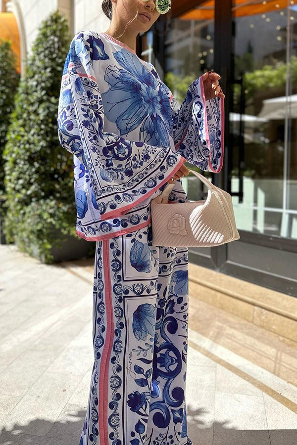 Elegant Blue and White Porcelain Printed Top and Trousers Two-piece Suit for a Casual Look