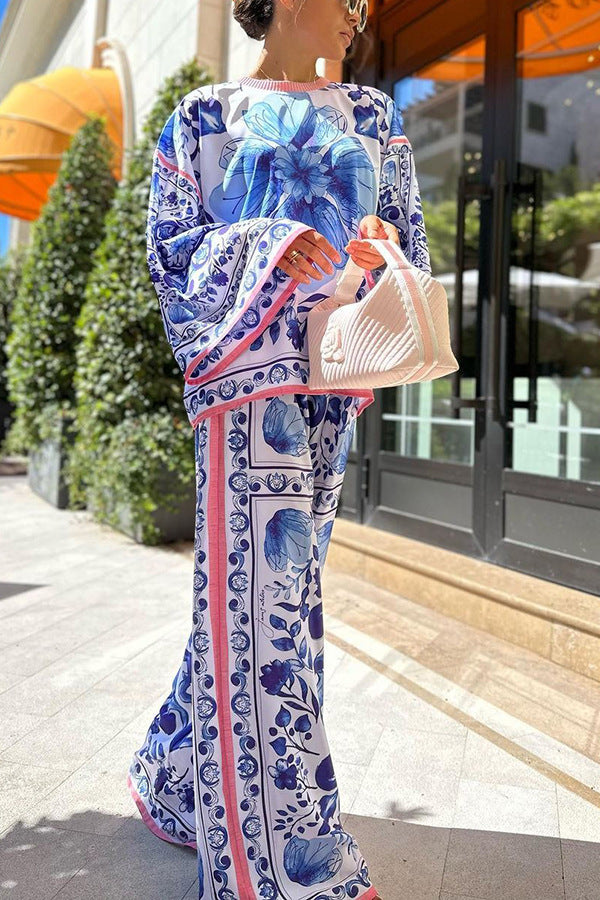 Elegant Blue and White Porcelain Printed Top and Trousers Two-piece Suit for a Casual Look