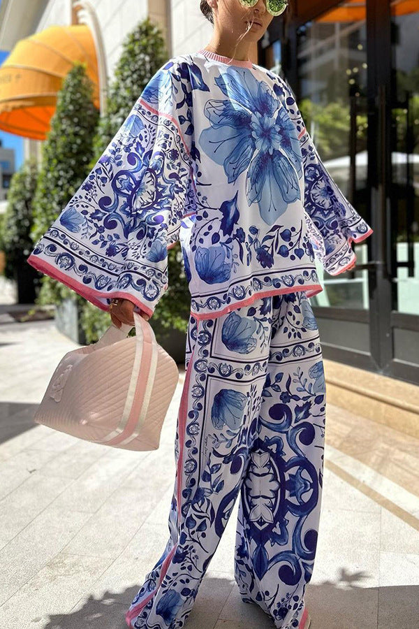 Elegant Blue and White Porcelain Printed Top and Trousers Two-piece Suit for a Casual Look