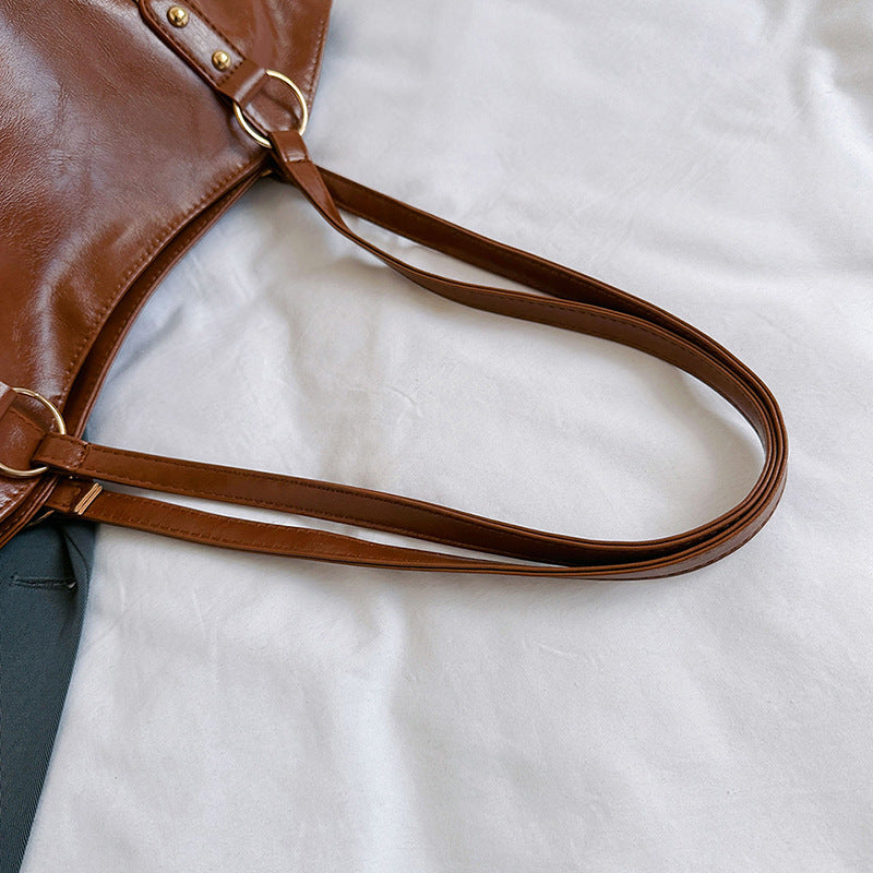 Women's Vintage-inspired Shoulder Bag with Spacious Storage